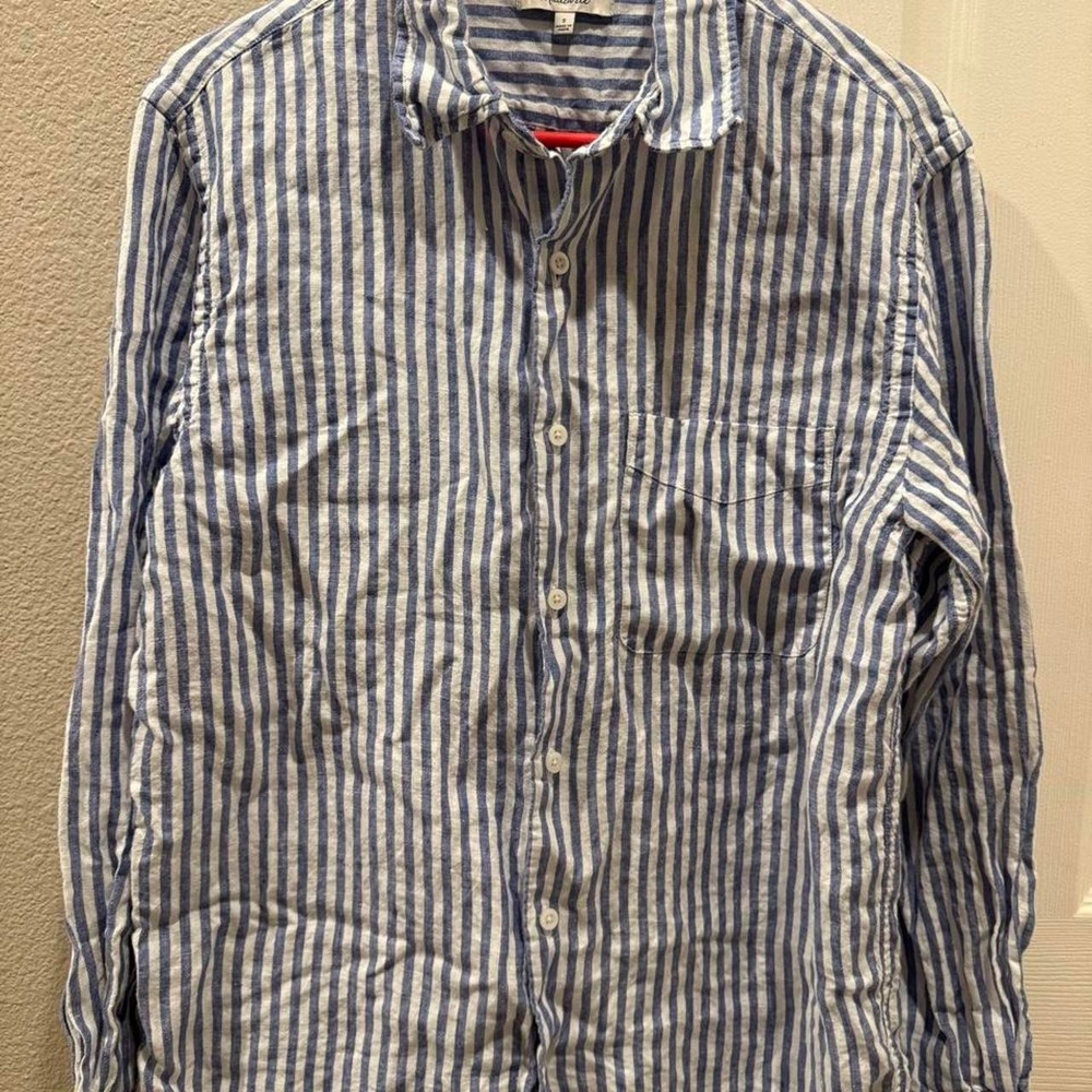 Madewell blue/white striped button-up shirt in a Small. 100% linen